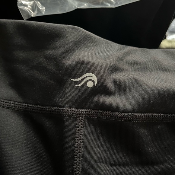 Active Capri black mesh insert leggings size large - Picture 6 of 8